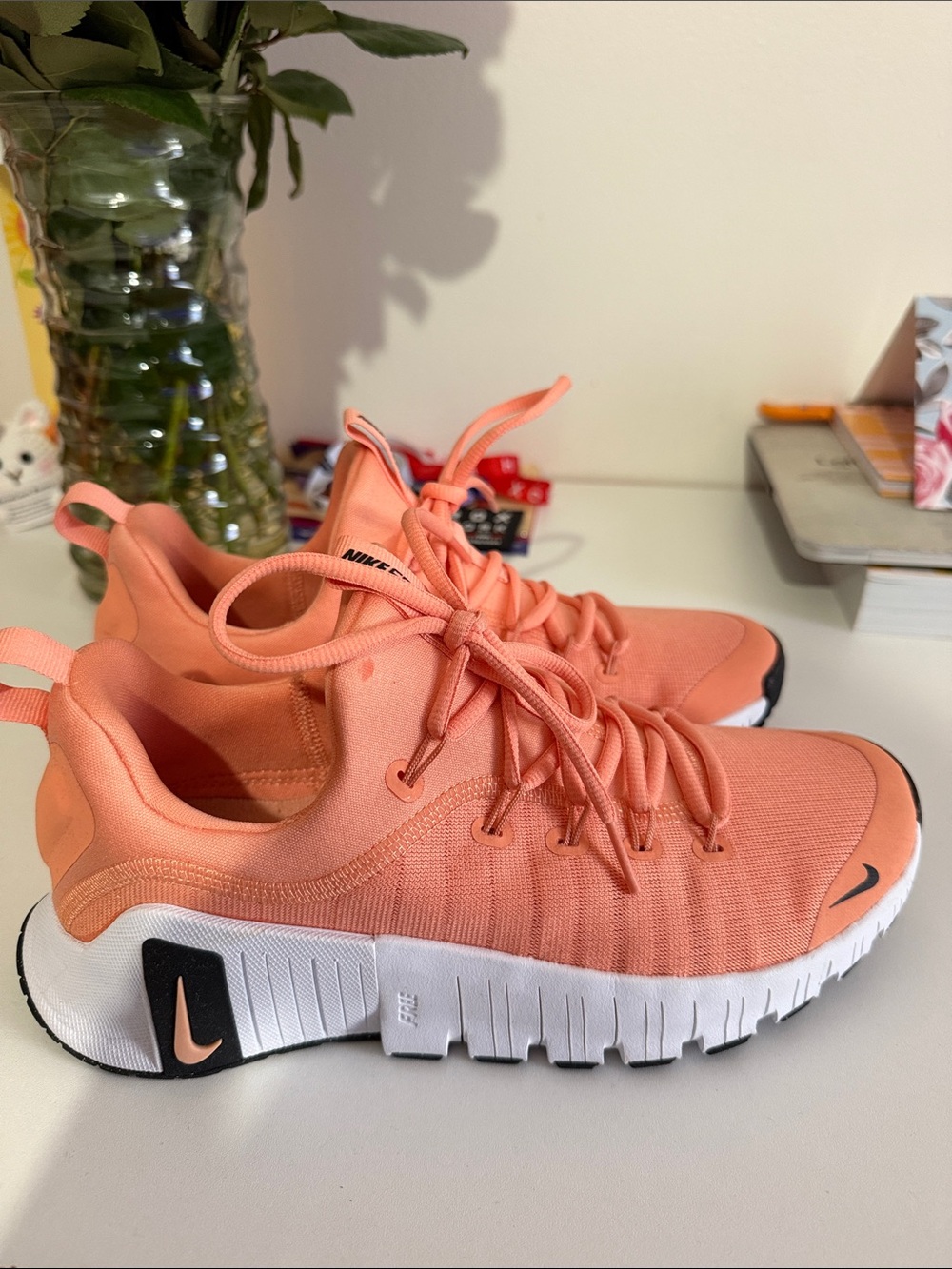 Nike Metcons Womens Coral/White Lightweight Knit Sneakers. Women’s 9/Mens 7.5